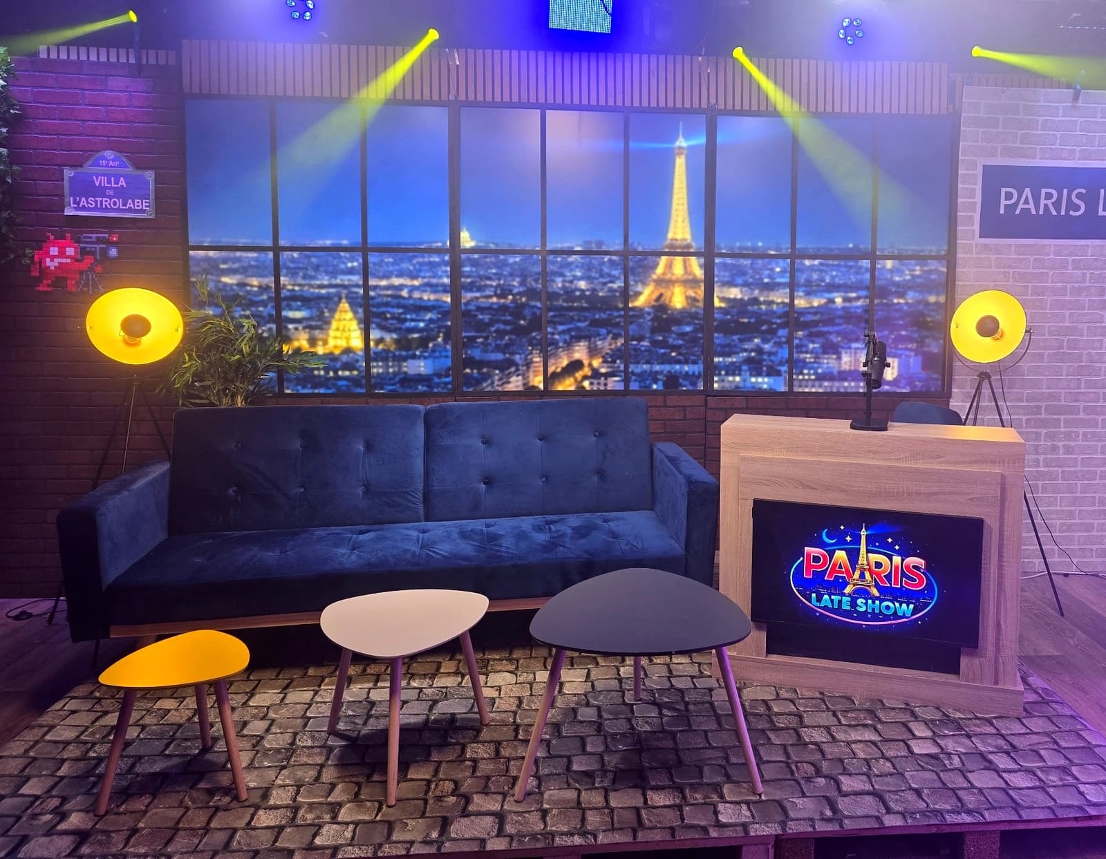 Espace Studio TV premium sur mesure ou prêt à tourner - podcast et émission – Paris Montparnasse - 4