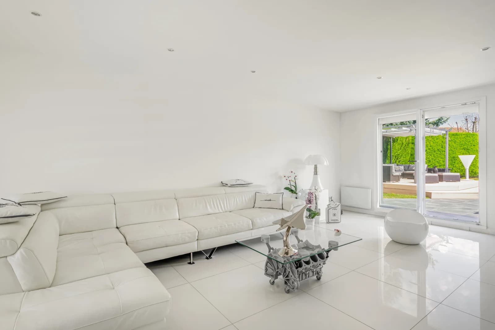 Space Pavilion with swimming pool and very pleasant surroundings - 0