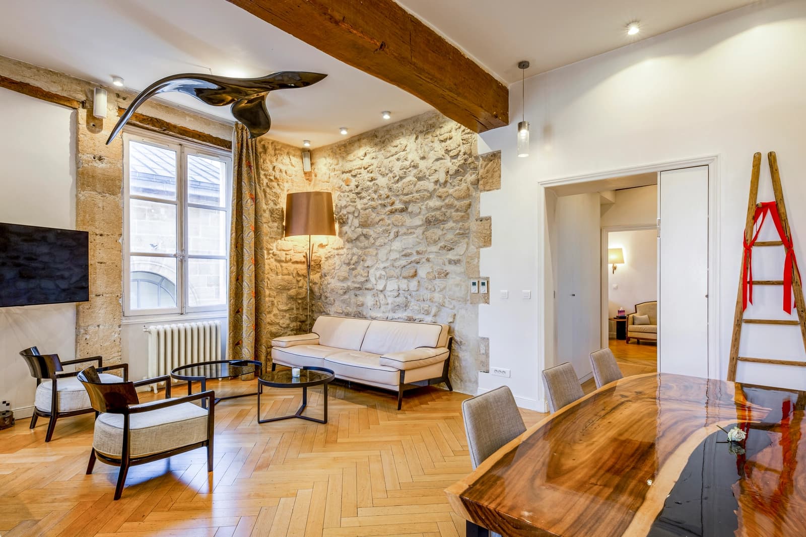 Living room in Le Marais old white coat temple - 1
