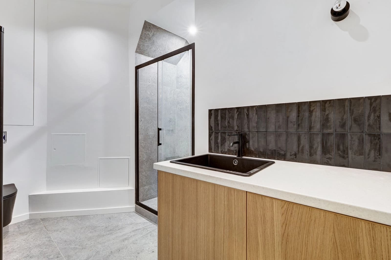 Space A minimalist apartment in the heart of the 8th arrondissement in Paris - 3