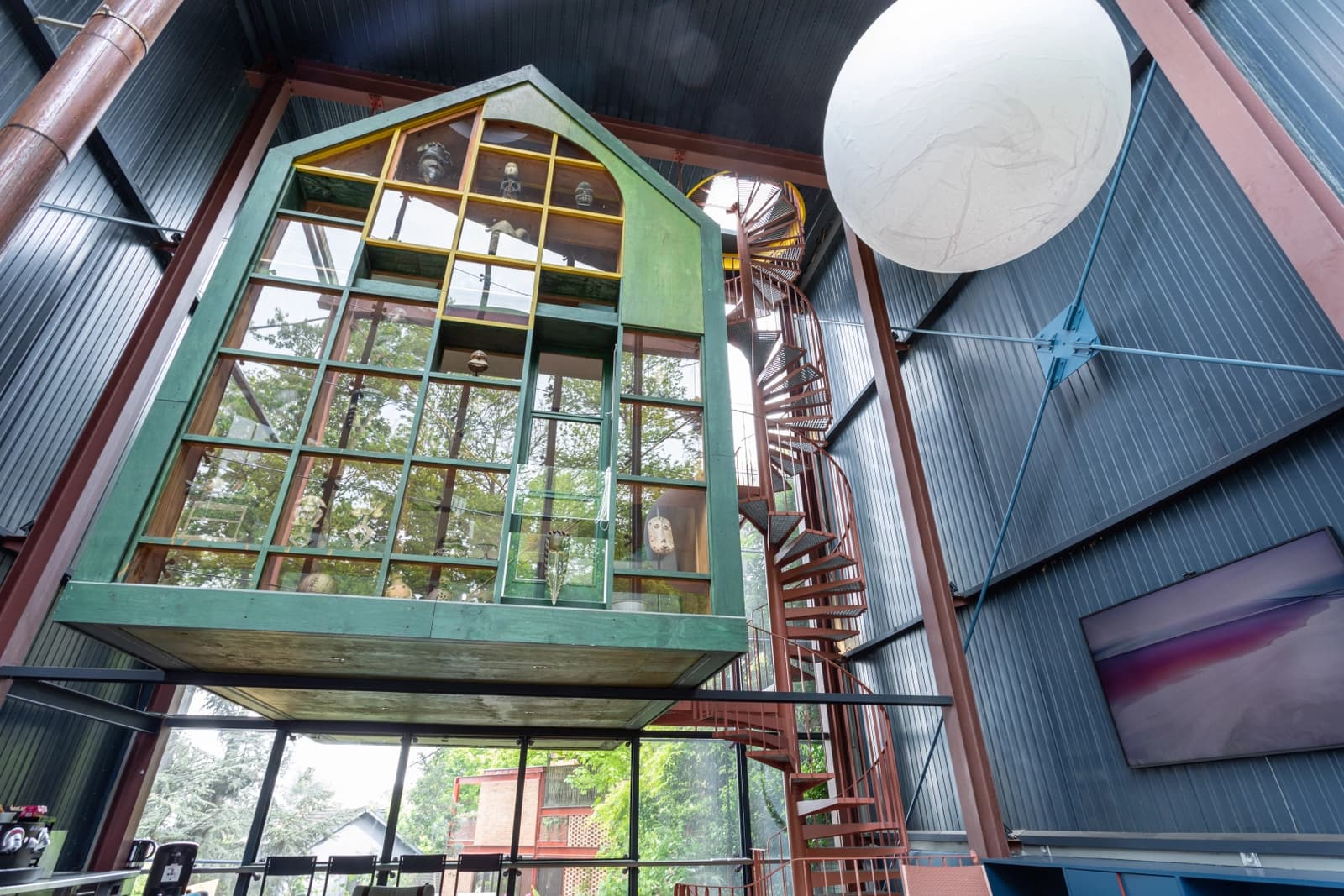Salon dans La Maison de Verre: une architecture transparente et unique - 1