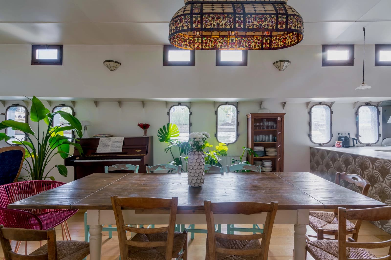 Espace Péniche lumineuse offrant une double terrasse unique - 5