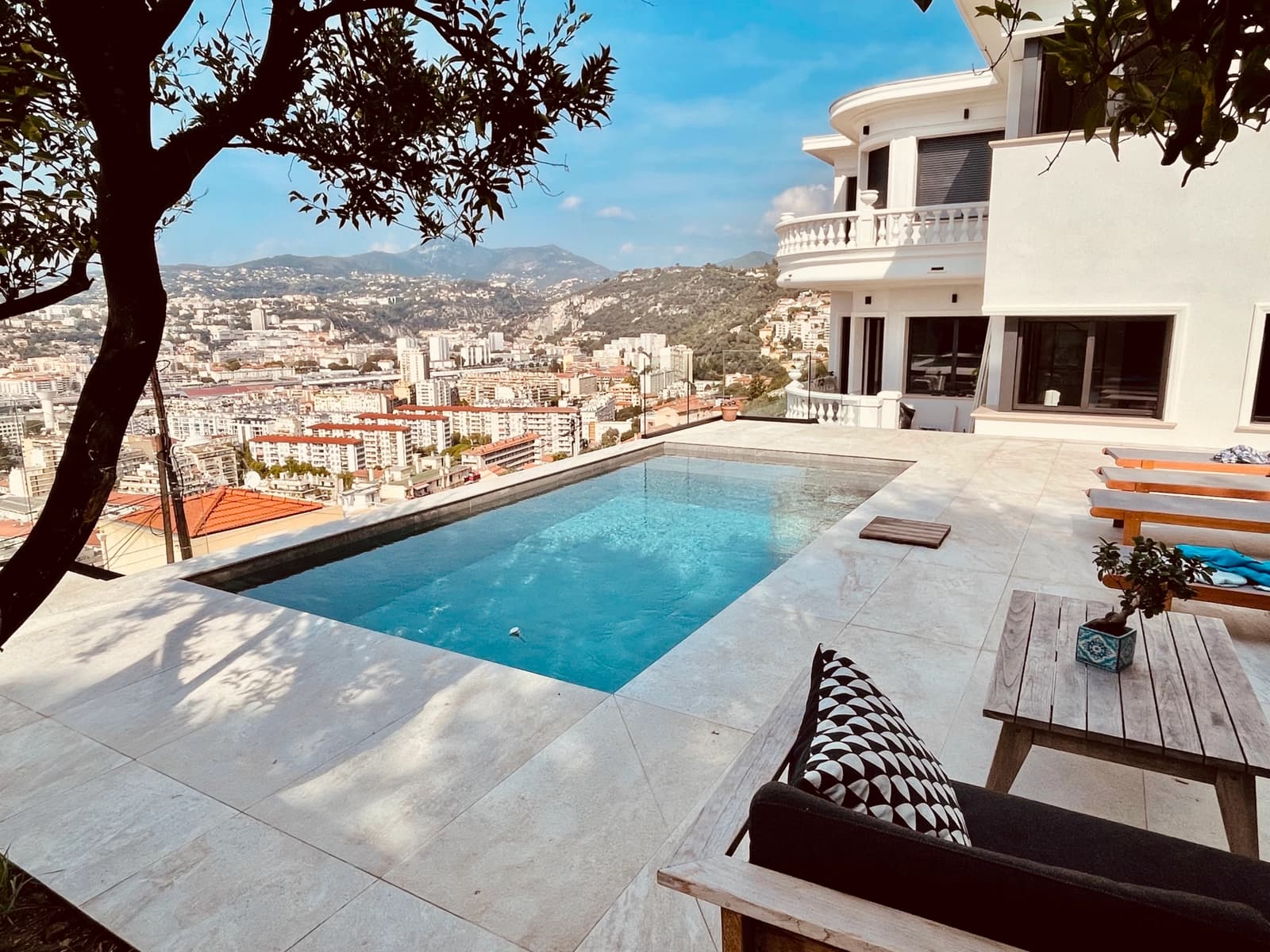Espacio Jardín y piscina con vistas espectaculares. - 1
