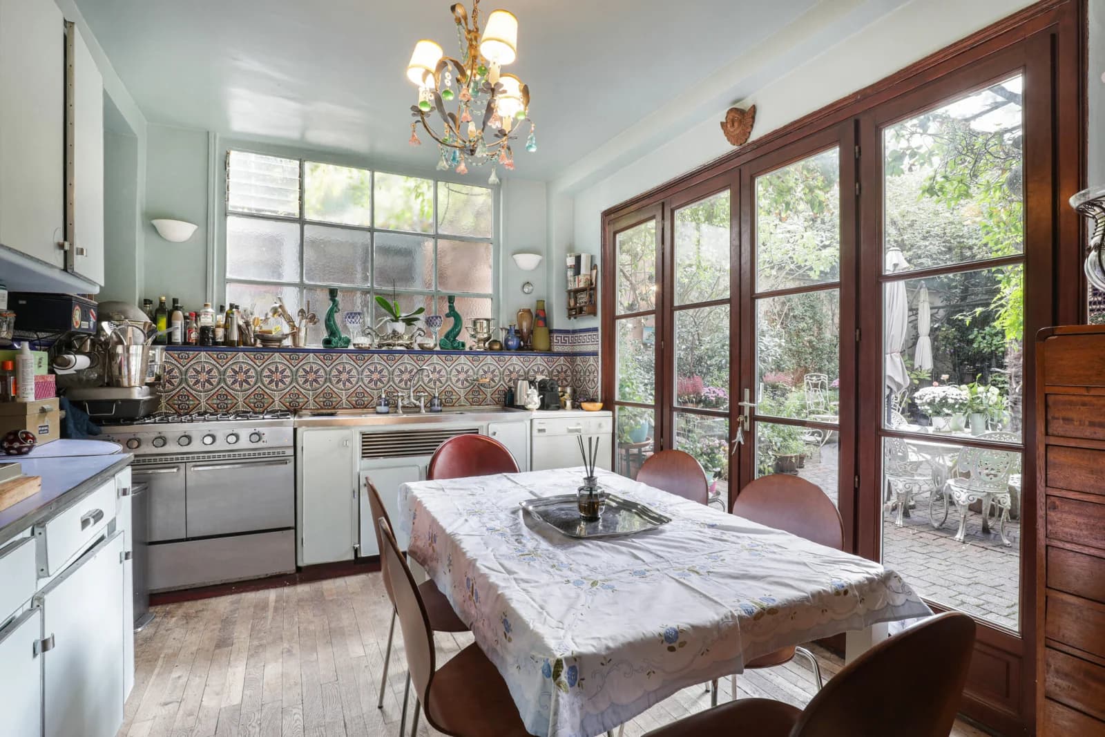 Espace Maison parisienne magique avec sa cour fleurie secrète - 4