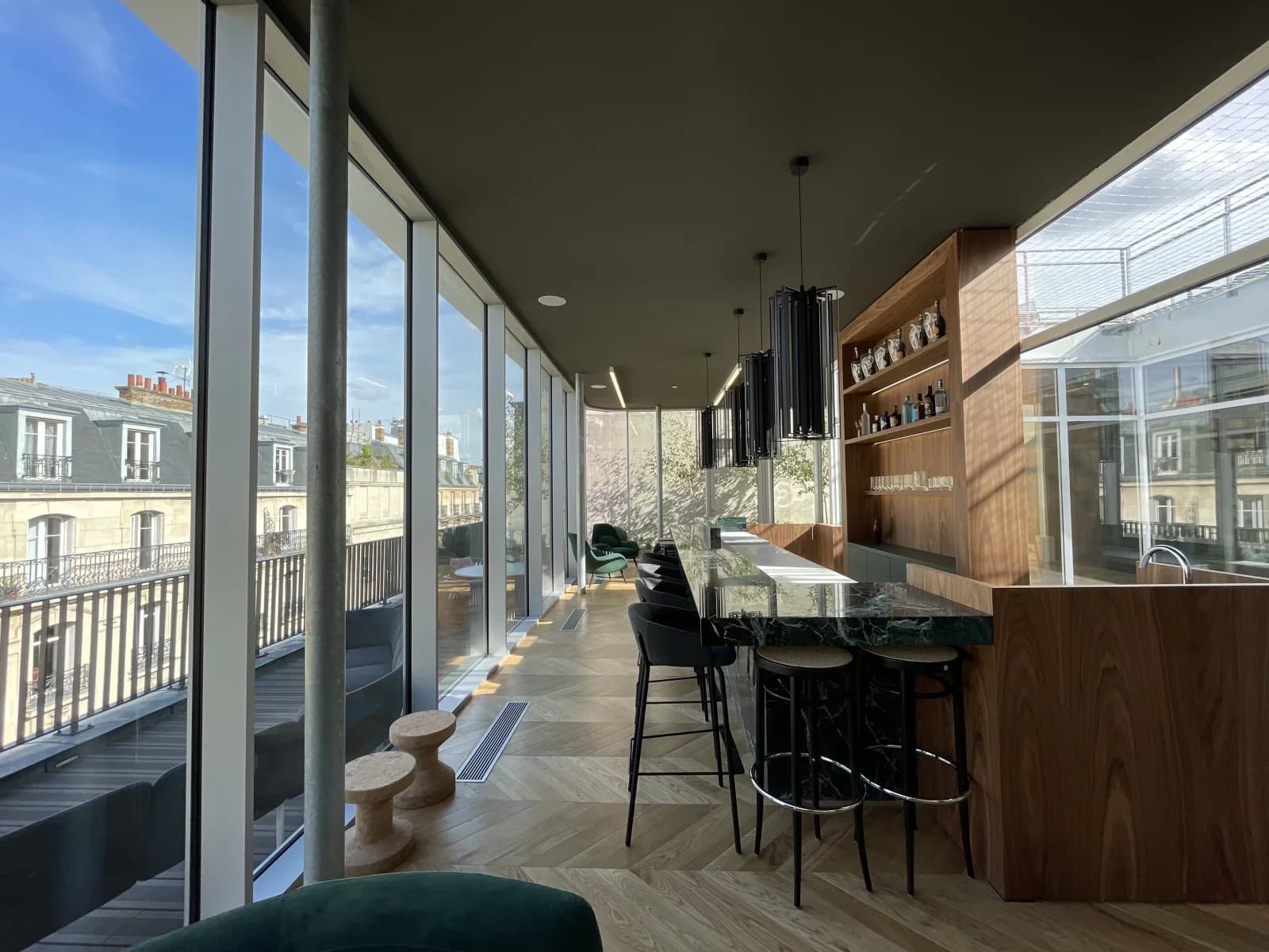 Salle de réunion dans Espace de présentation avec showroom et toit-terrasse - 1