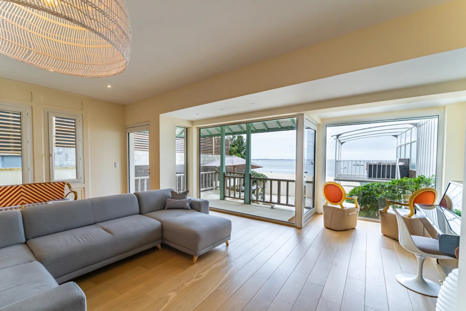 Sumptuous Arcachonnaise mansion with view