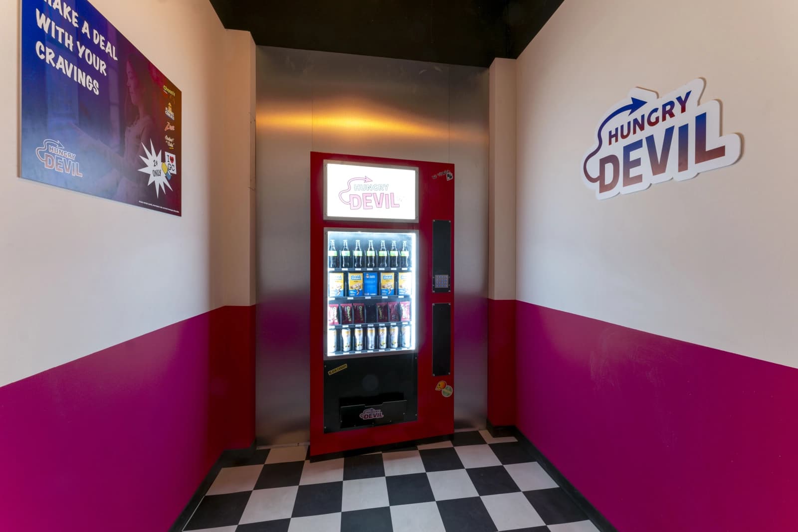 Space Dive into Gotham City – 3 000m2 Cinematic Sets Ready to Shoot - 3