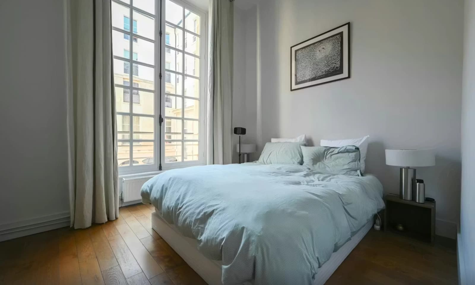 Espace Écrin Minimaliste & Bain de Lumière : Hauteur sous Plafond Exceptionnelle - 1