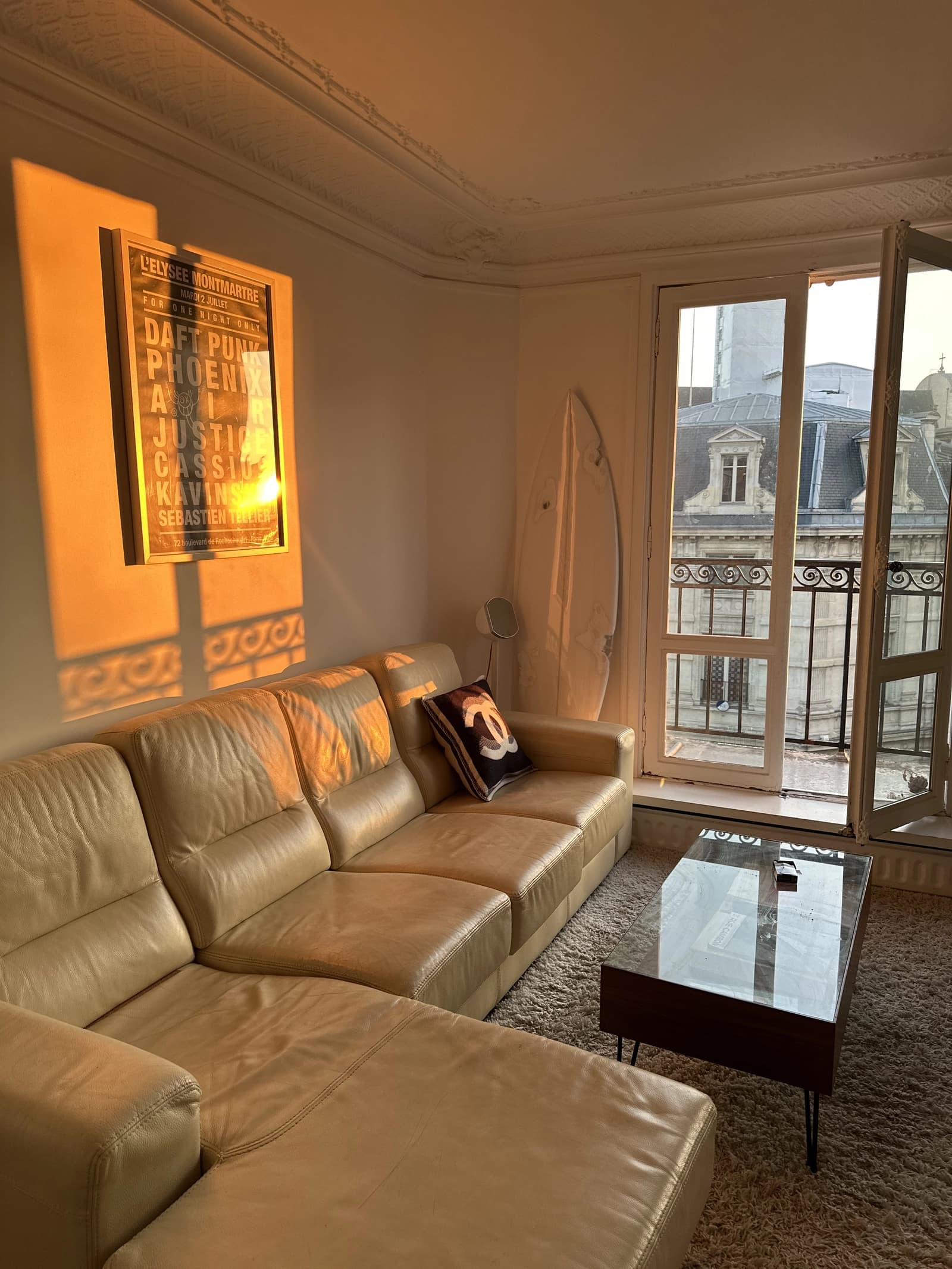 Espace Superbe salon design dans un appartement au cœur du Marais avec grand balcon et vue sur la tour Saint-Jacques et l'île Saint-Louis - 4