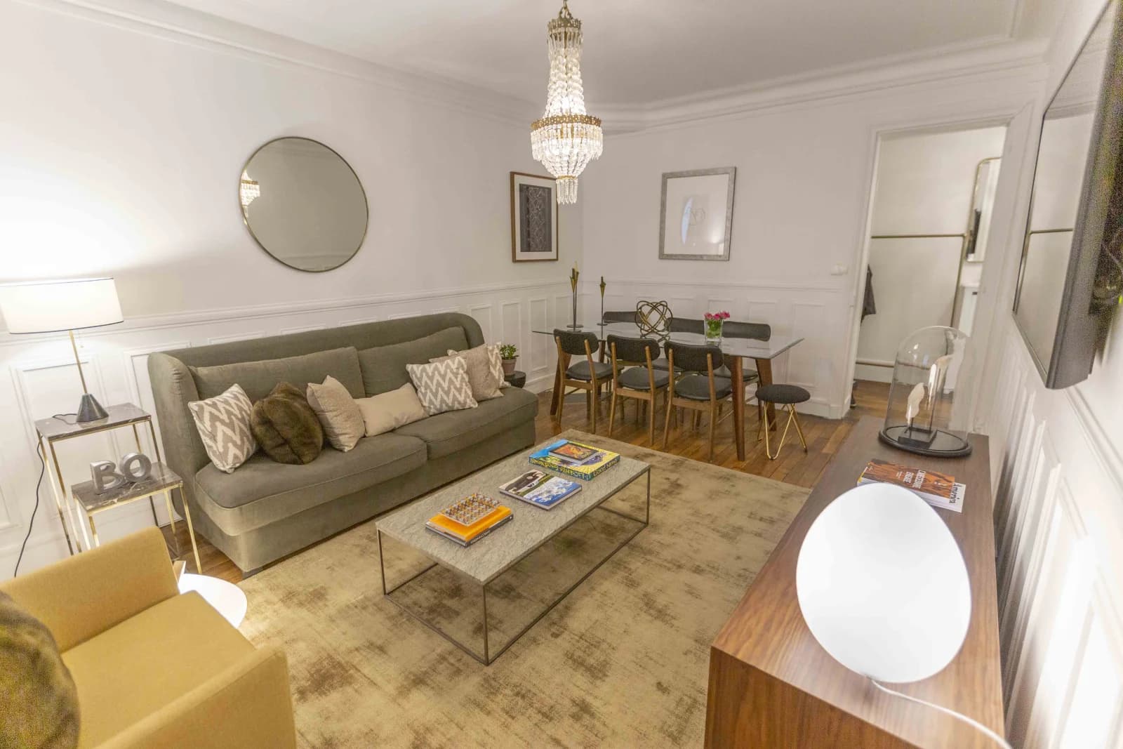 Living room in Haussmann-style apartment with retro charm - 1