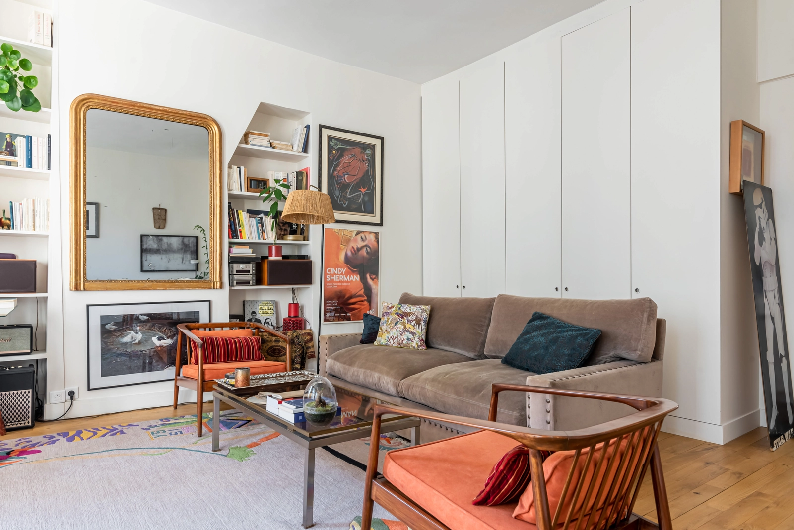 Living room in Sublime light-filled two-room apartment Beaubourg - 1