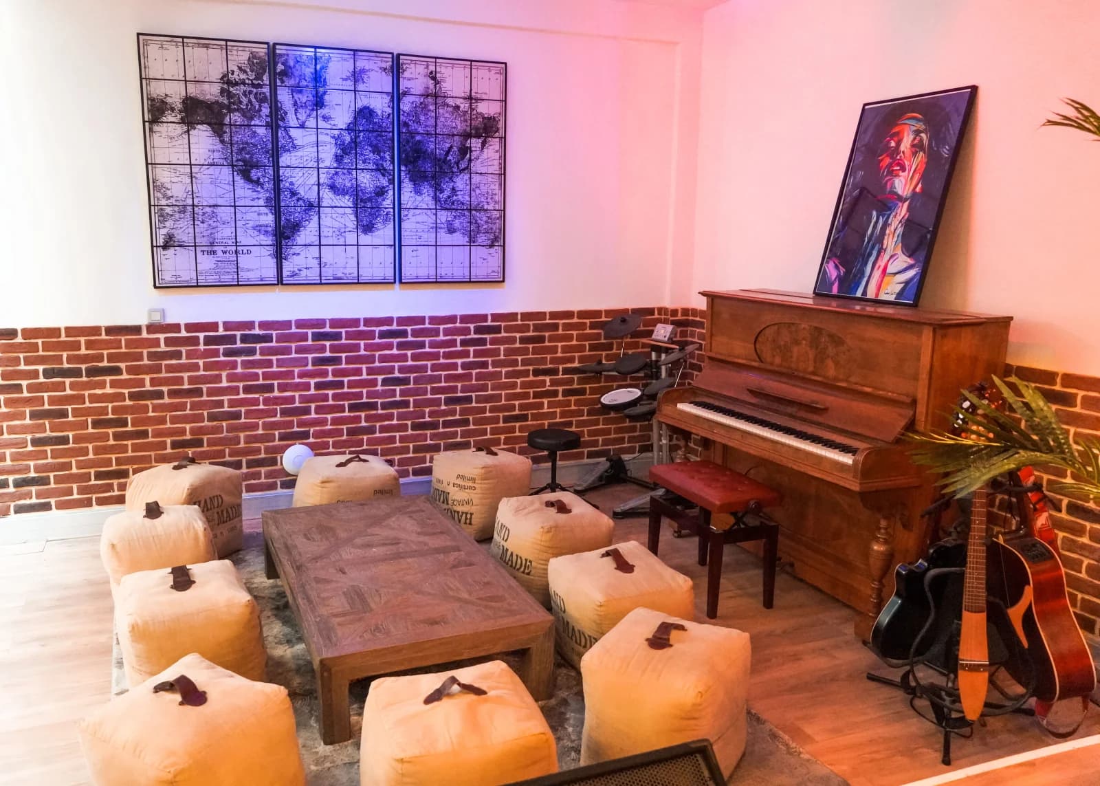 Living room in Central Perk replica - 1