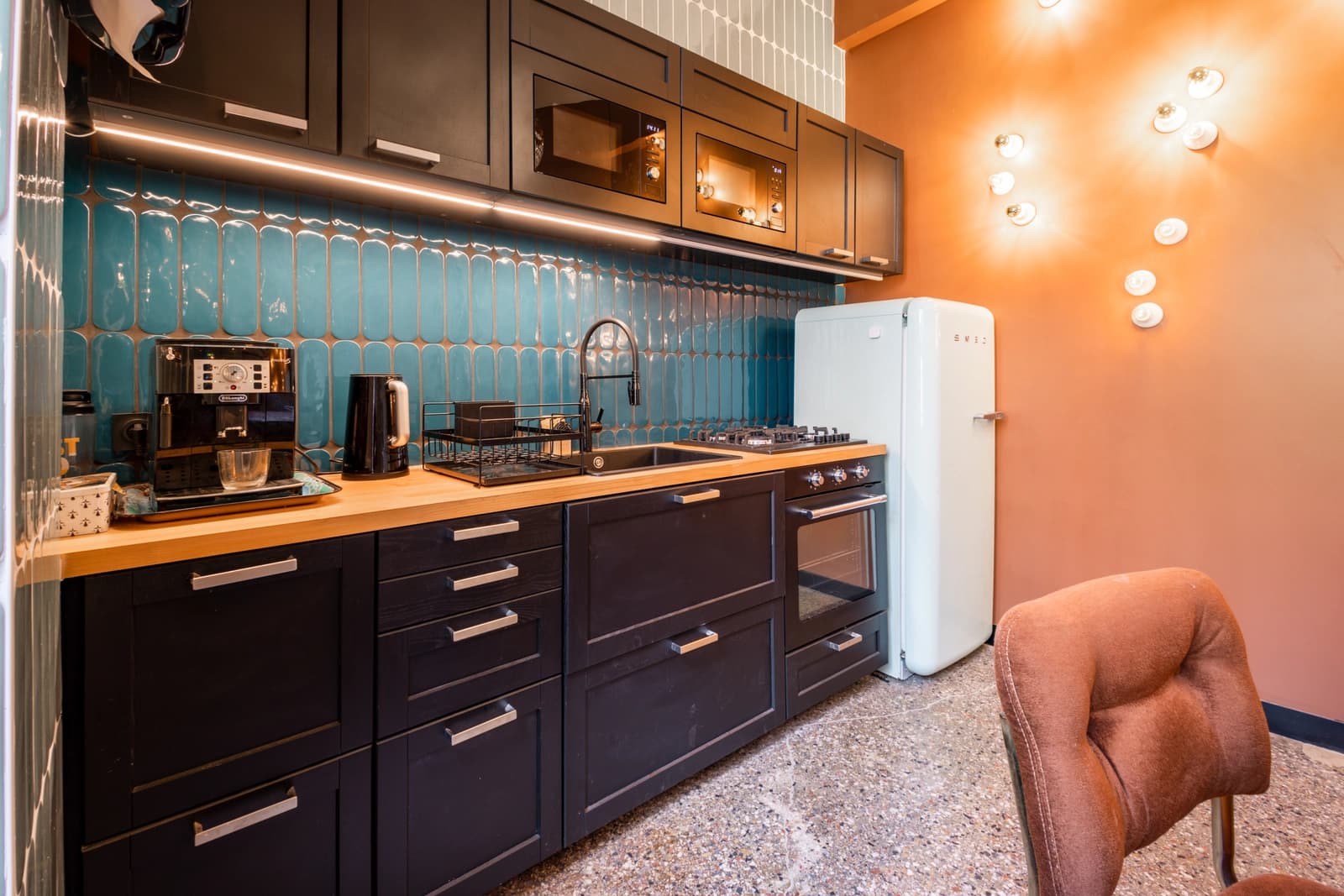 Kitchen in Private hotel in downtown Rennes - 1