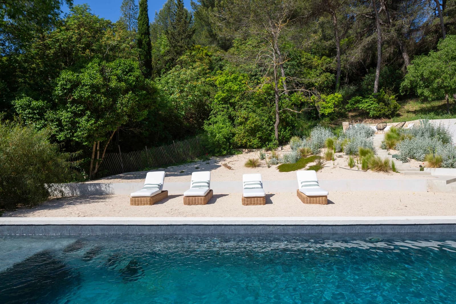 Space Futuristic Architect-Designed House with Pool – Marseille, Accates District - 3