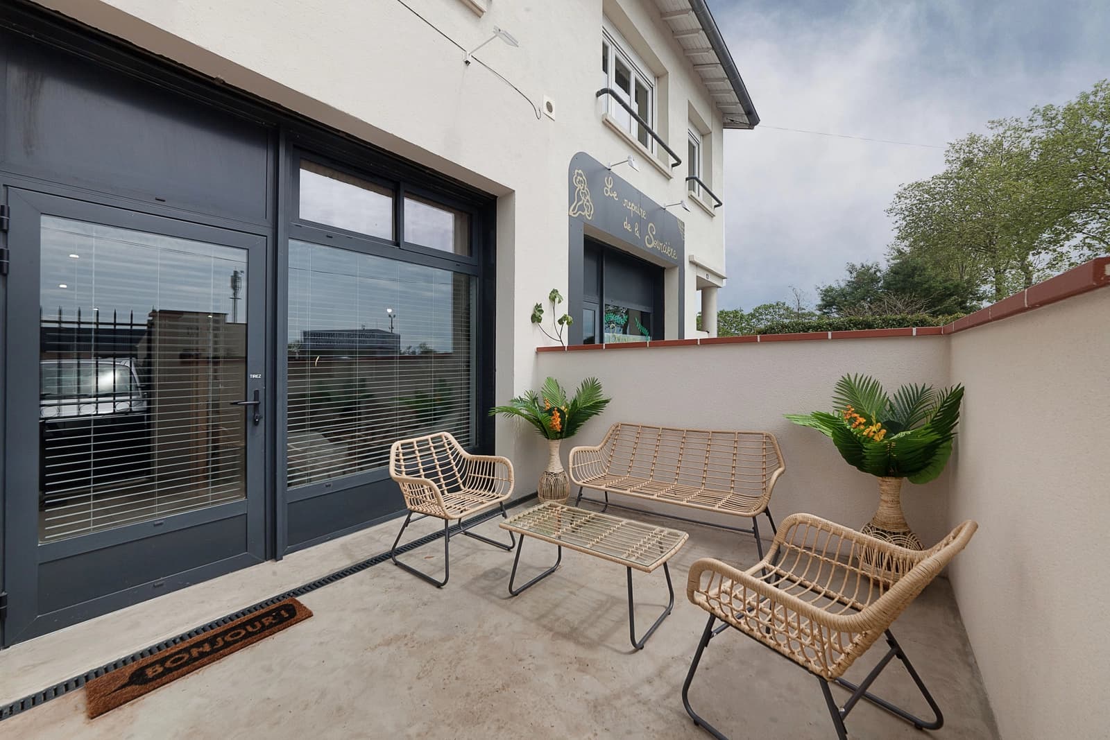 Comedor en Encantadora residencia con piedras antiguas expuestas - 1