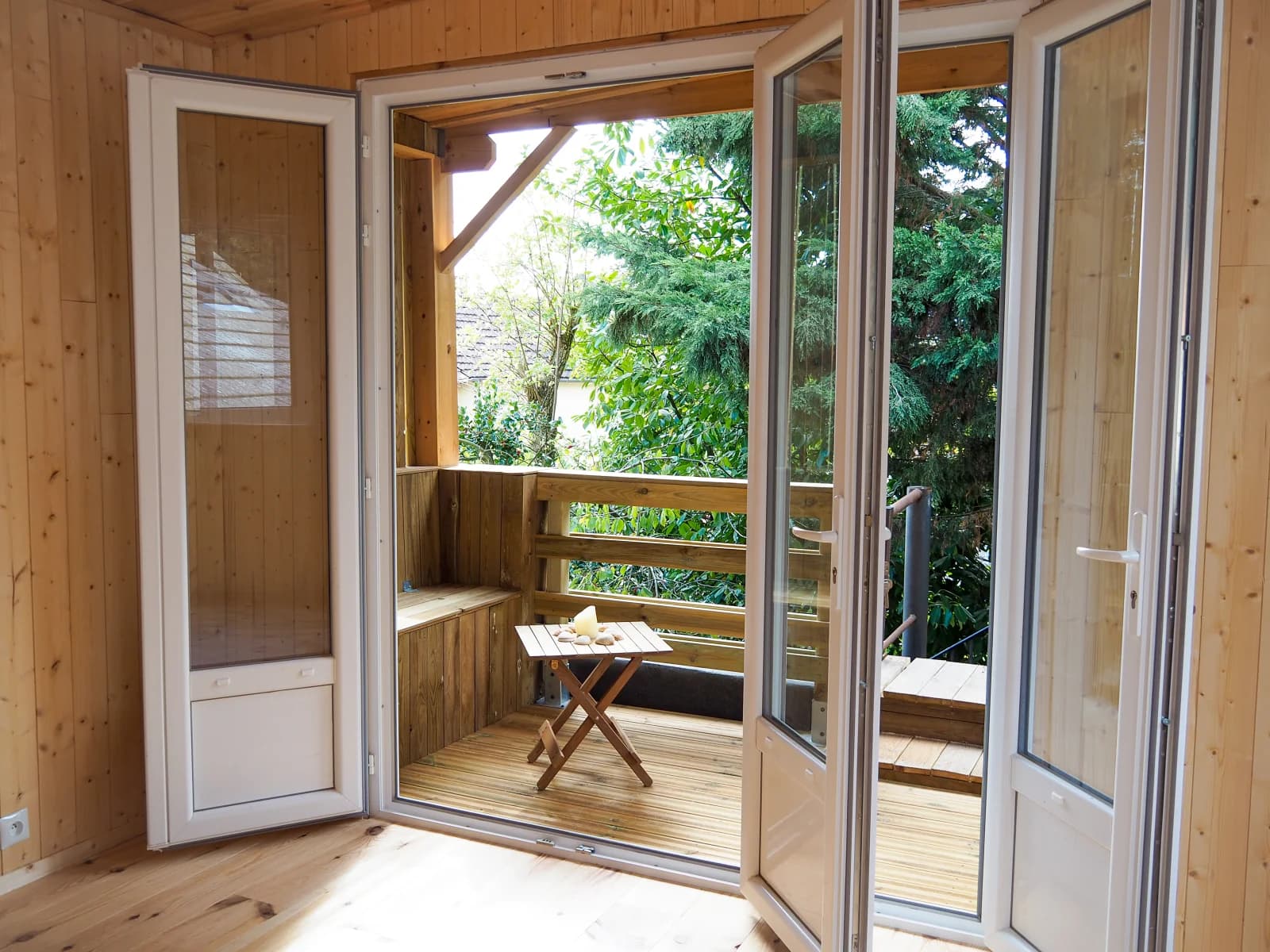 Salon dans Le Cabanon Perché: une cachette insolite avec vue - 1