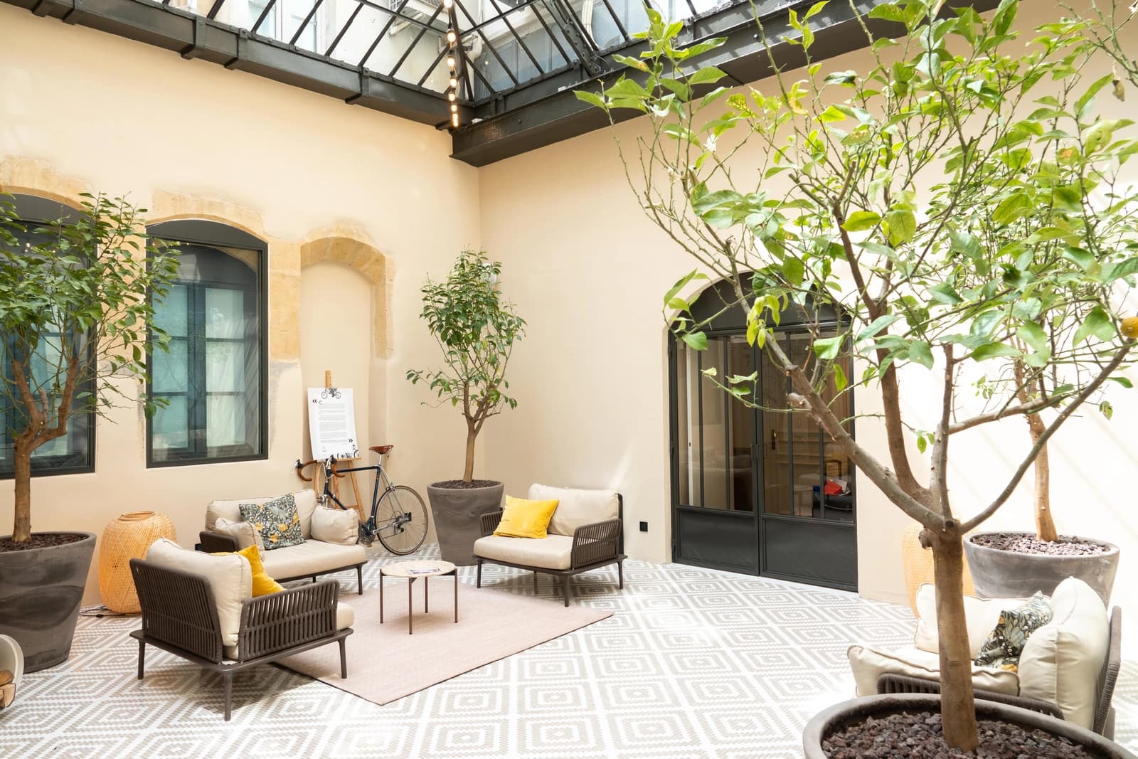 Sala en El Jardín de Invierno: un oasis de verdor y luz - 0
