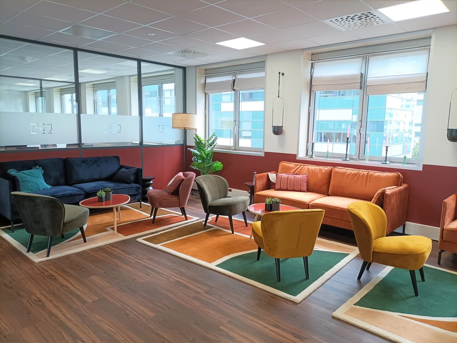 Espace Coworking et espace bureaux coloré - 0