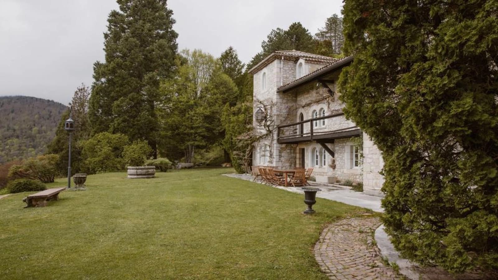 Espace Un Domaine Privé d'Exception, au Cœur d'un Parc du Jura, prés de Genève - 3