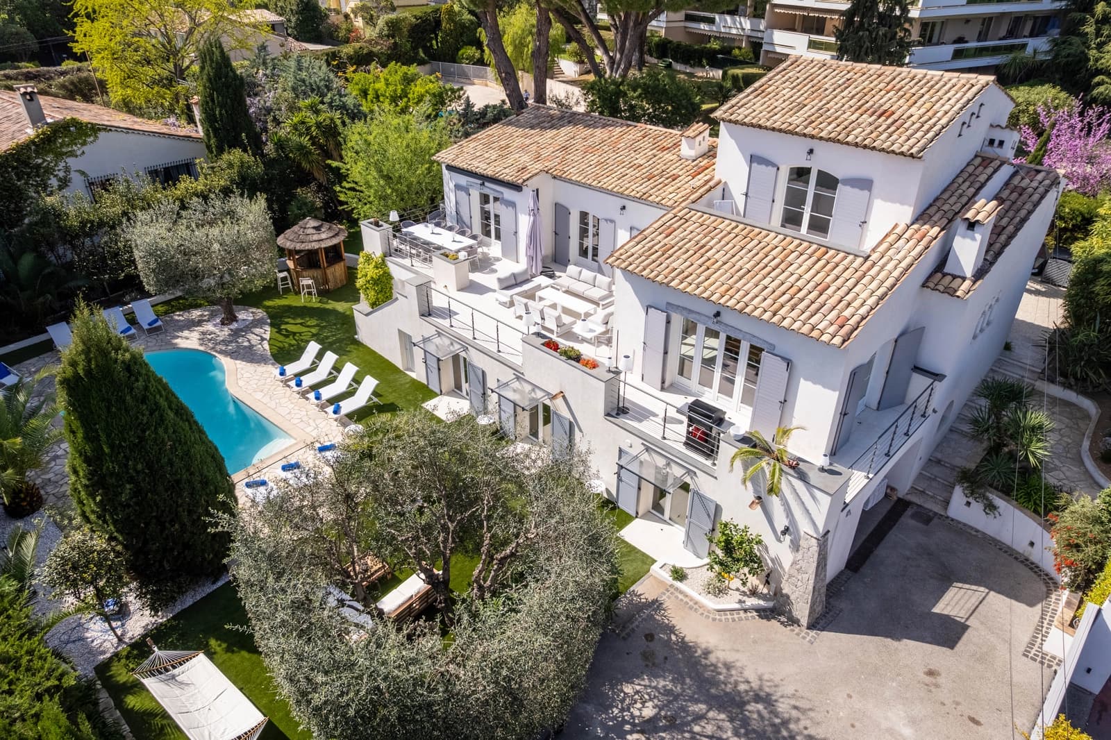 Space Luxury villa 350m2, swimming pool, sauna, hammam, gym 6 bedrooms, 6 bathrooms - 0