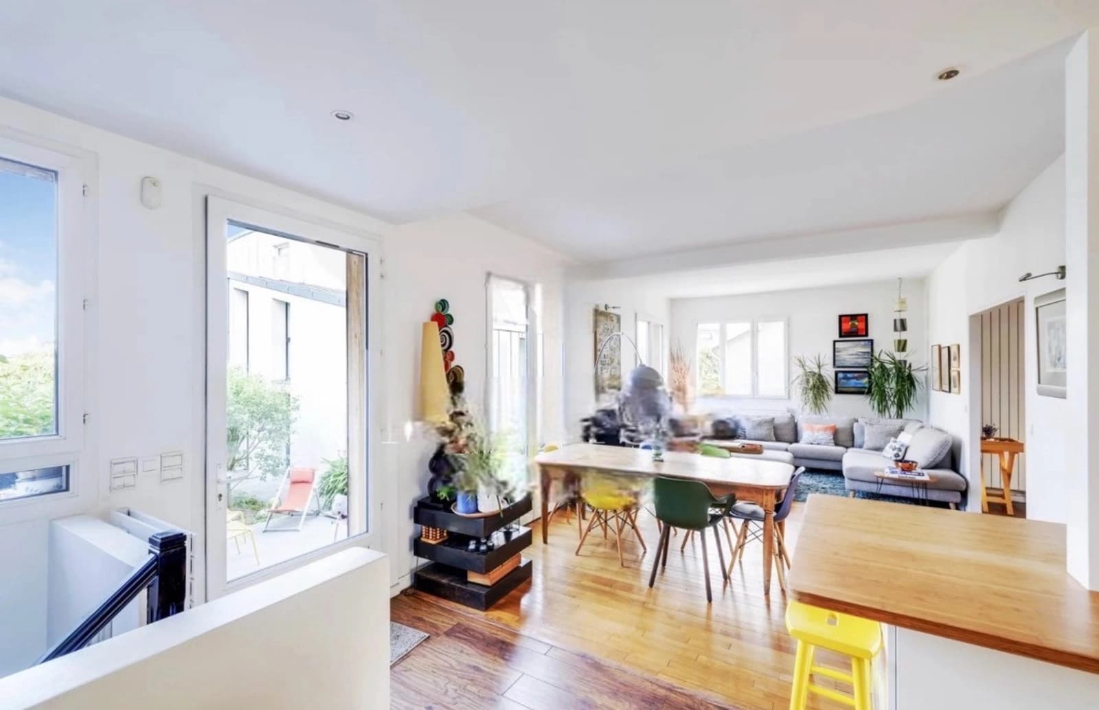 Space Magnificent 300 m² suburban house - 4