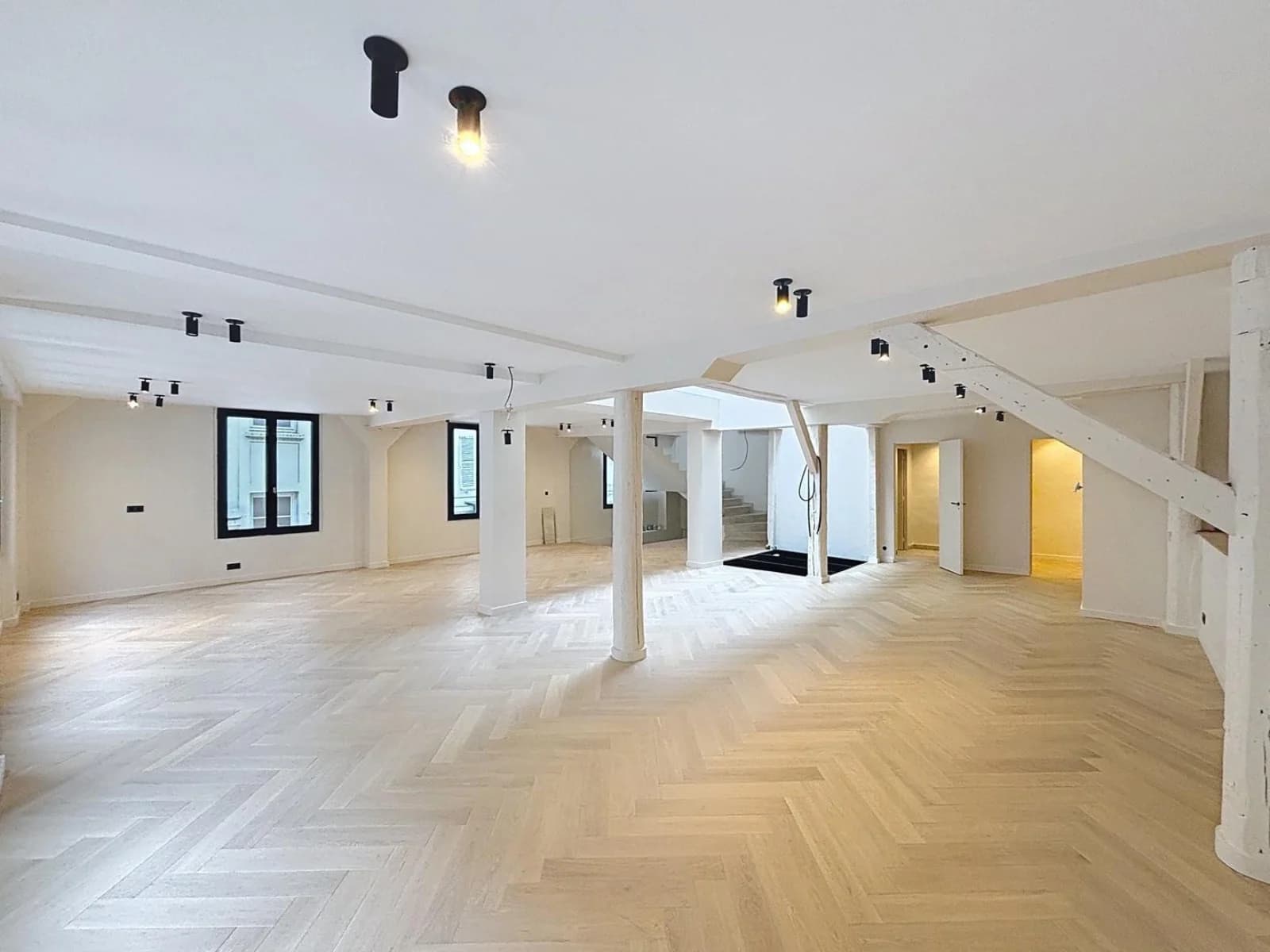 Space Vacant 300 m2 premises on 3 levels - 1