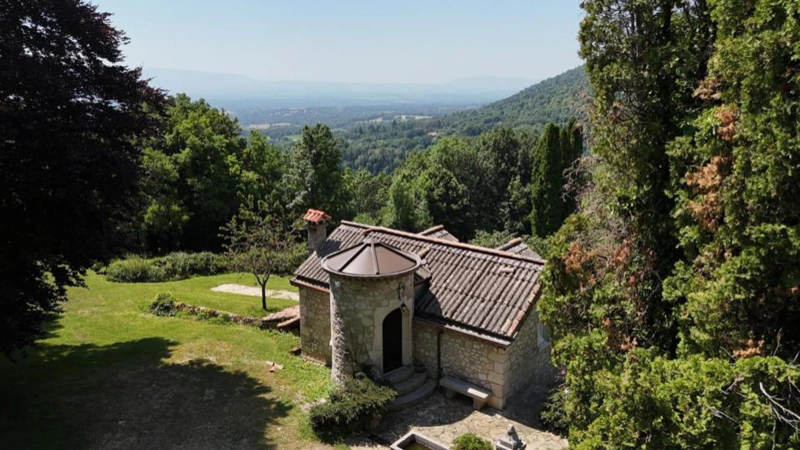 Espace Un Domaine Privé d'Exception, au Cœur d'un Parc du Jura, prés de Genève - 2