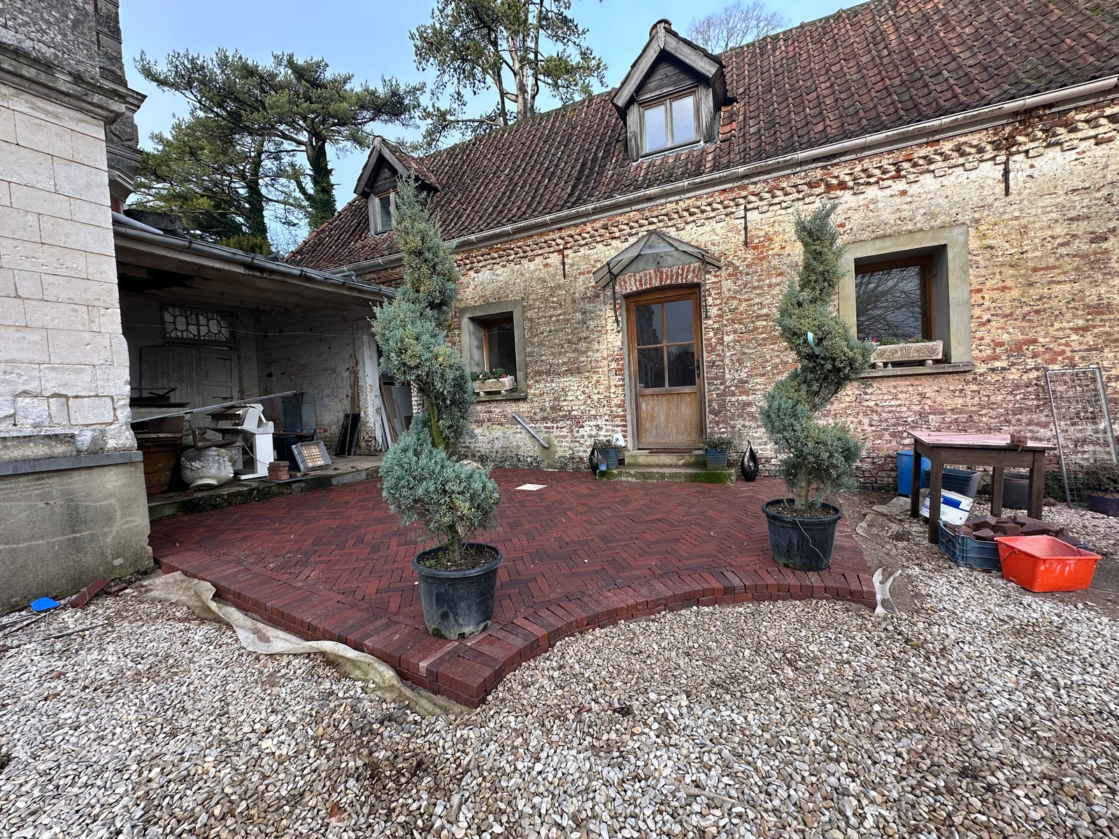 Space Castle undergoing renovations and 3 renovated holiday cottages - 4