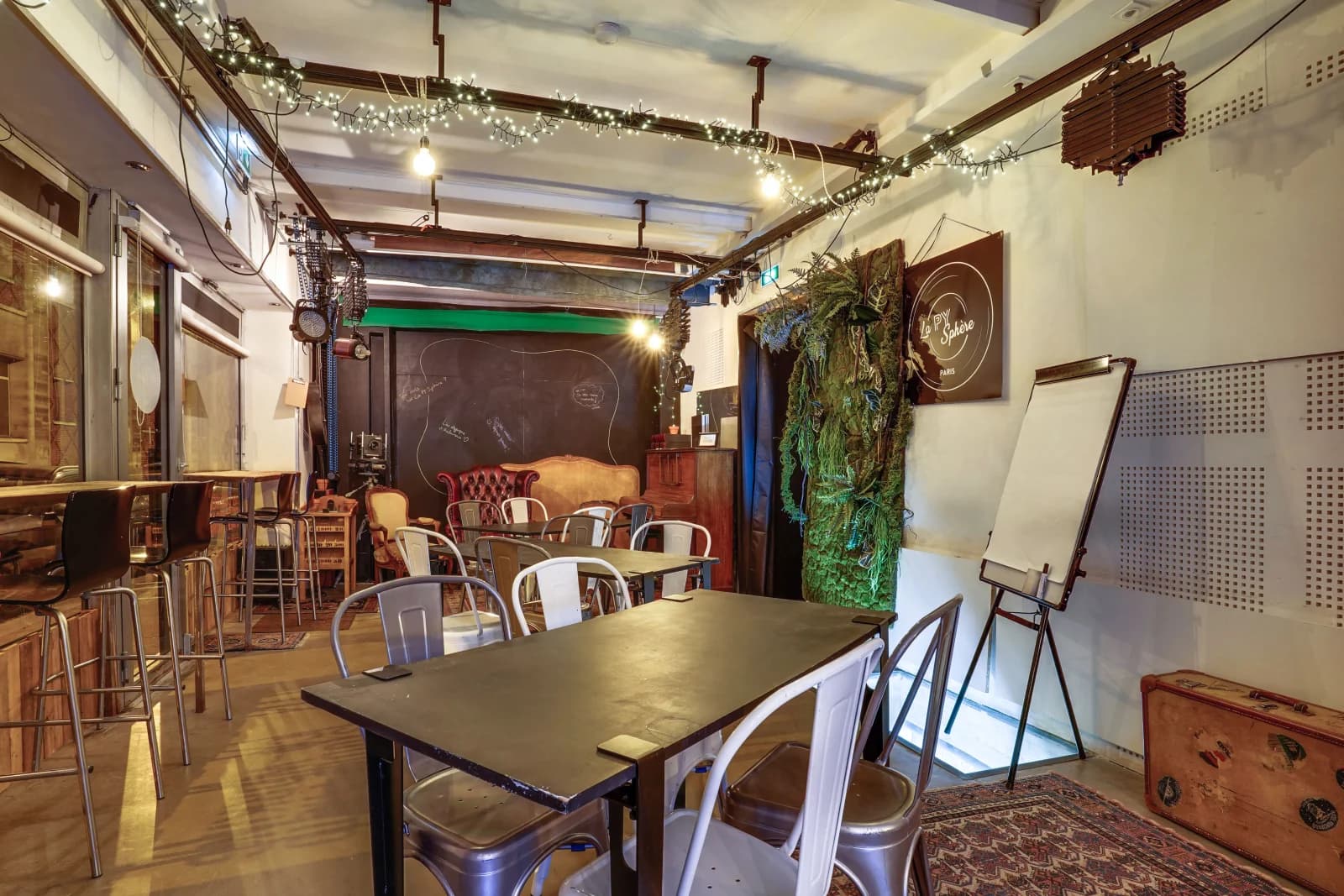Espacio Local atípico con un fuerte estilo vintage e industrial. - 2