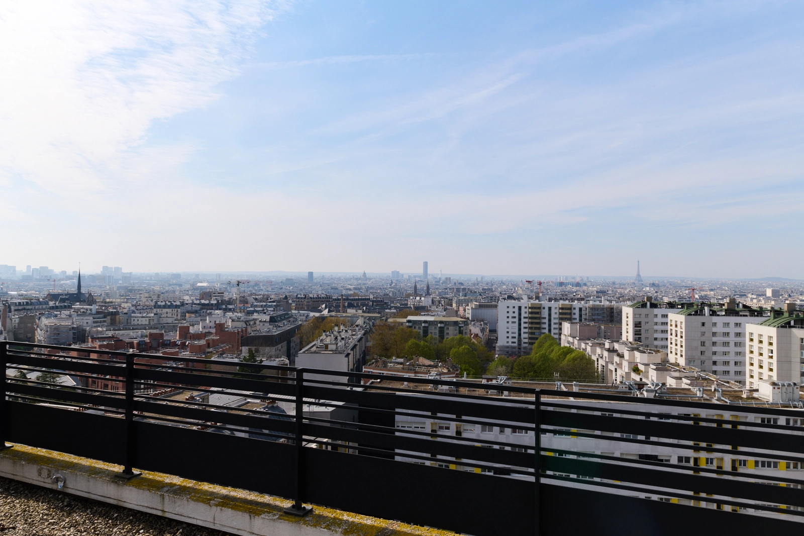 Space Office building and an abandoned room bathed in natural light - 4
