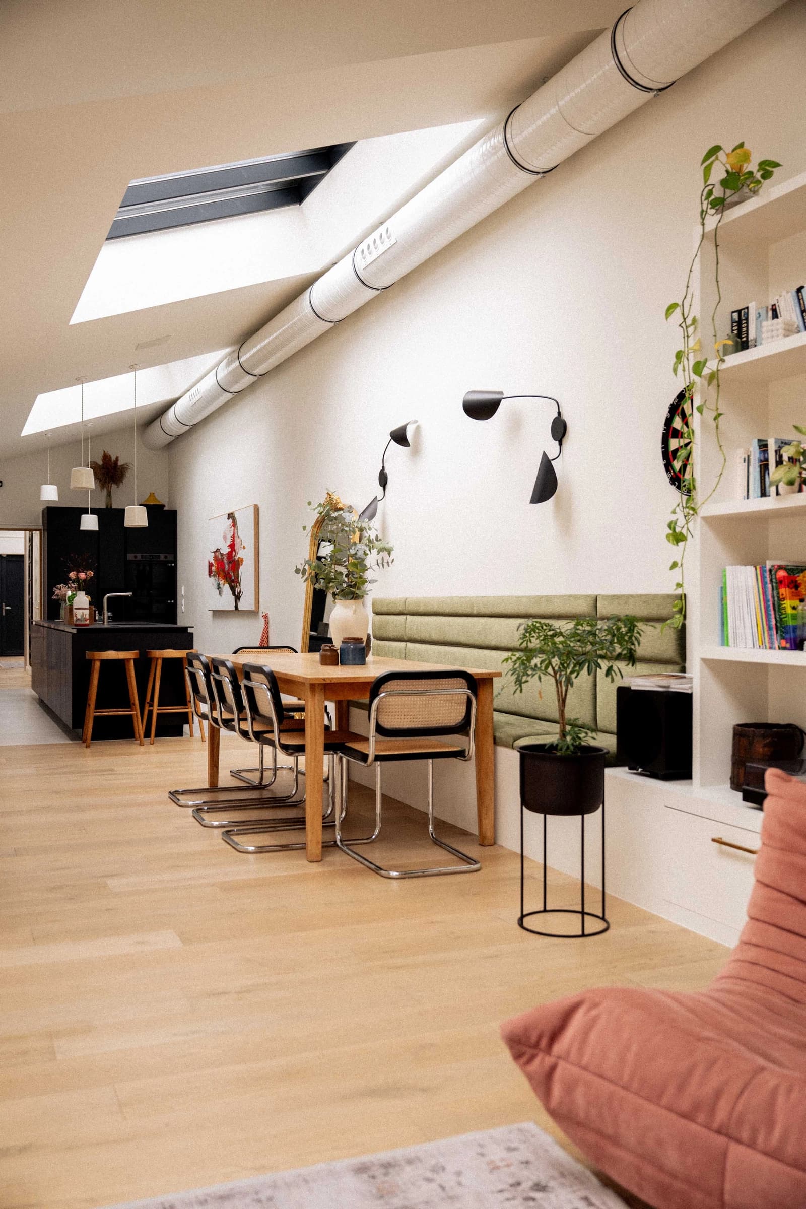 Space Atypical, uncluttered loft with lots of light - 3