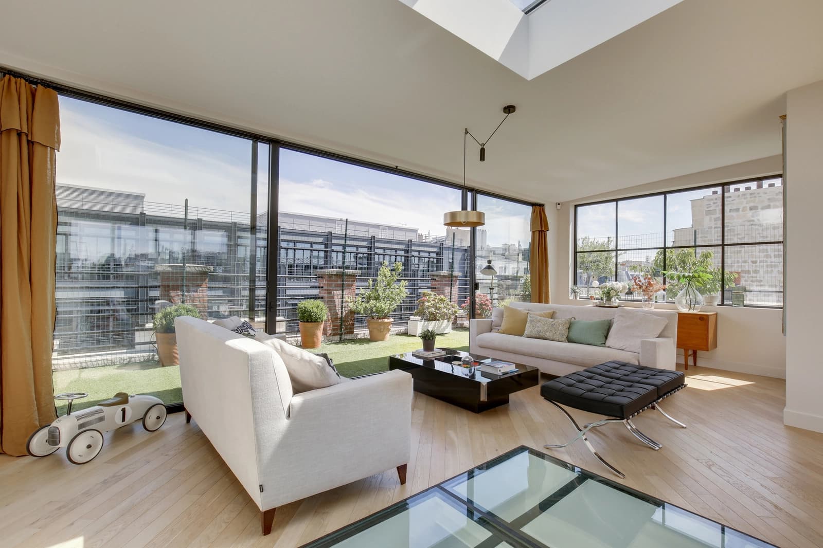 Étage sommital de charme avec vaste terrasse (60m²)