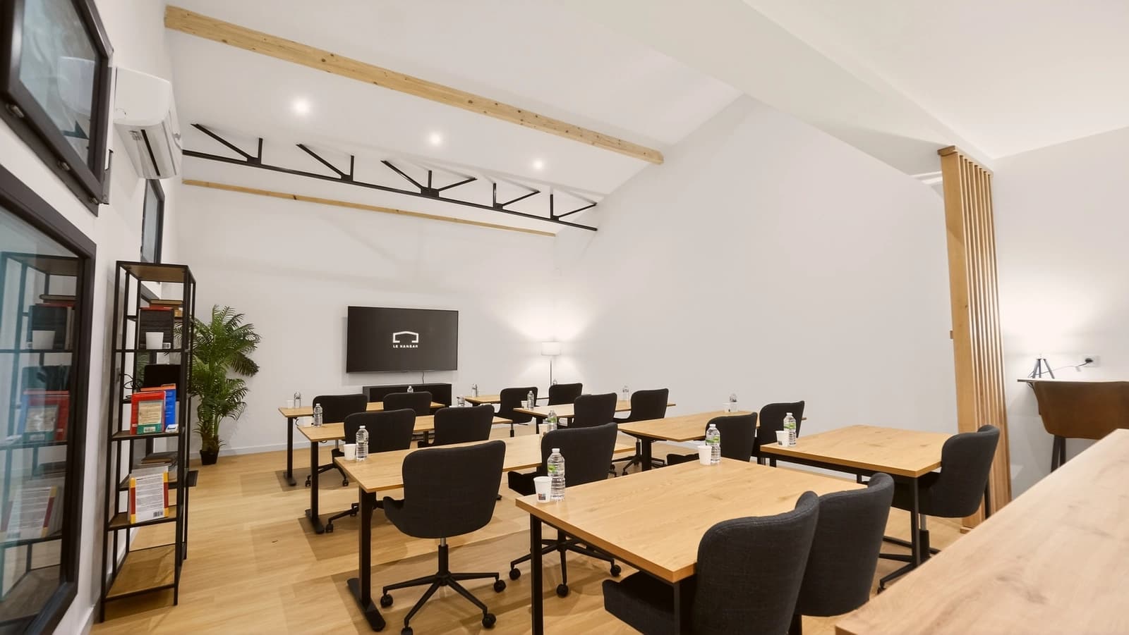 Espace Bureaux modernes esprit loft en bois - 3