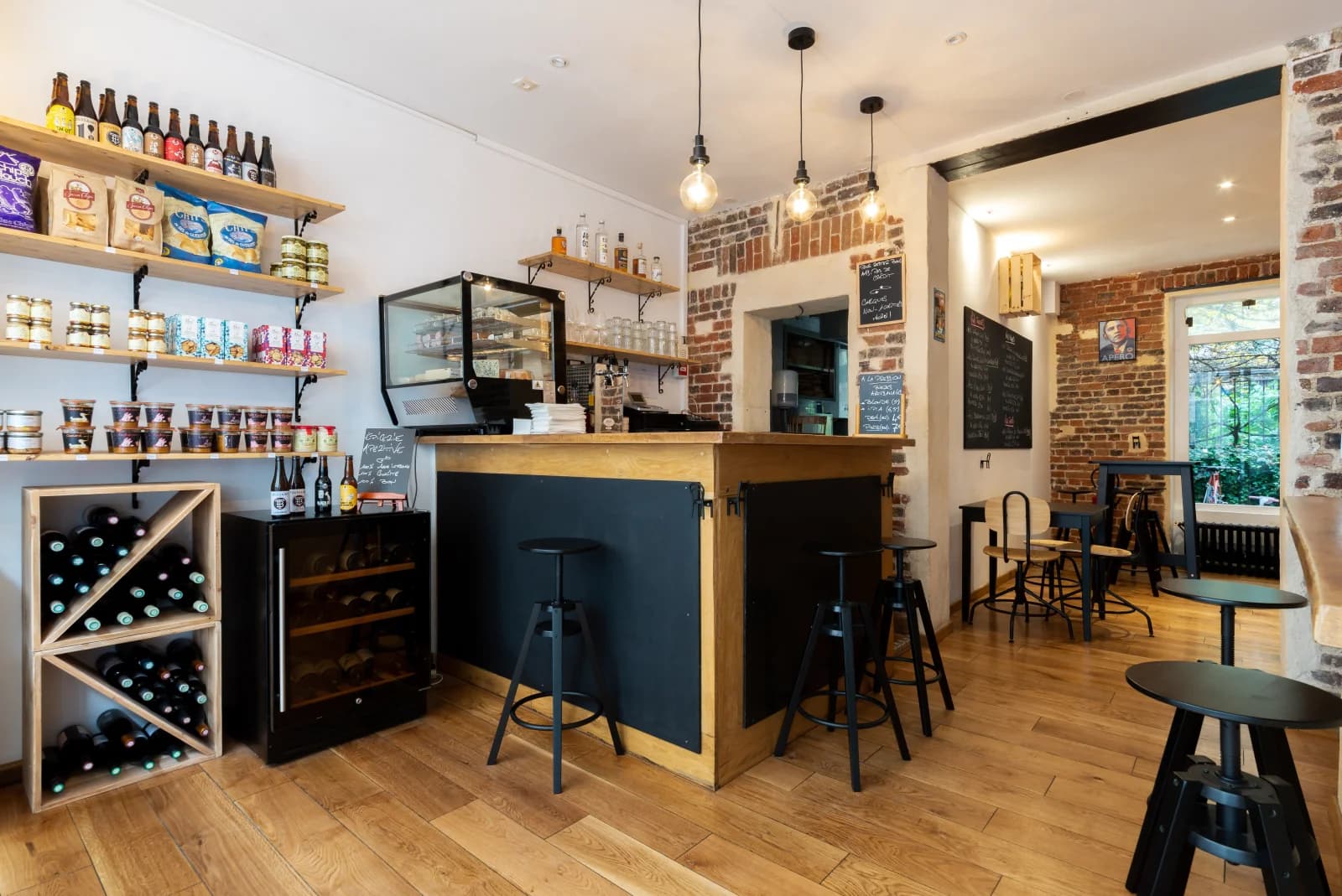 Le Bar et son mur de briques rouges, cachet authentique