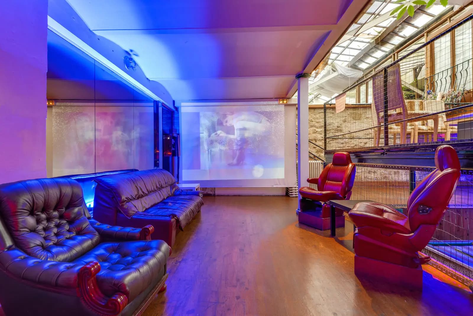 Salon dans Le loft Atypique du 11ème, un espace hors du commun - 1