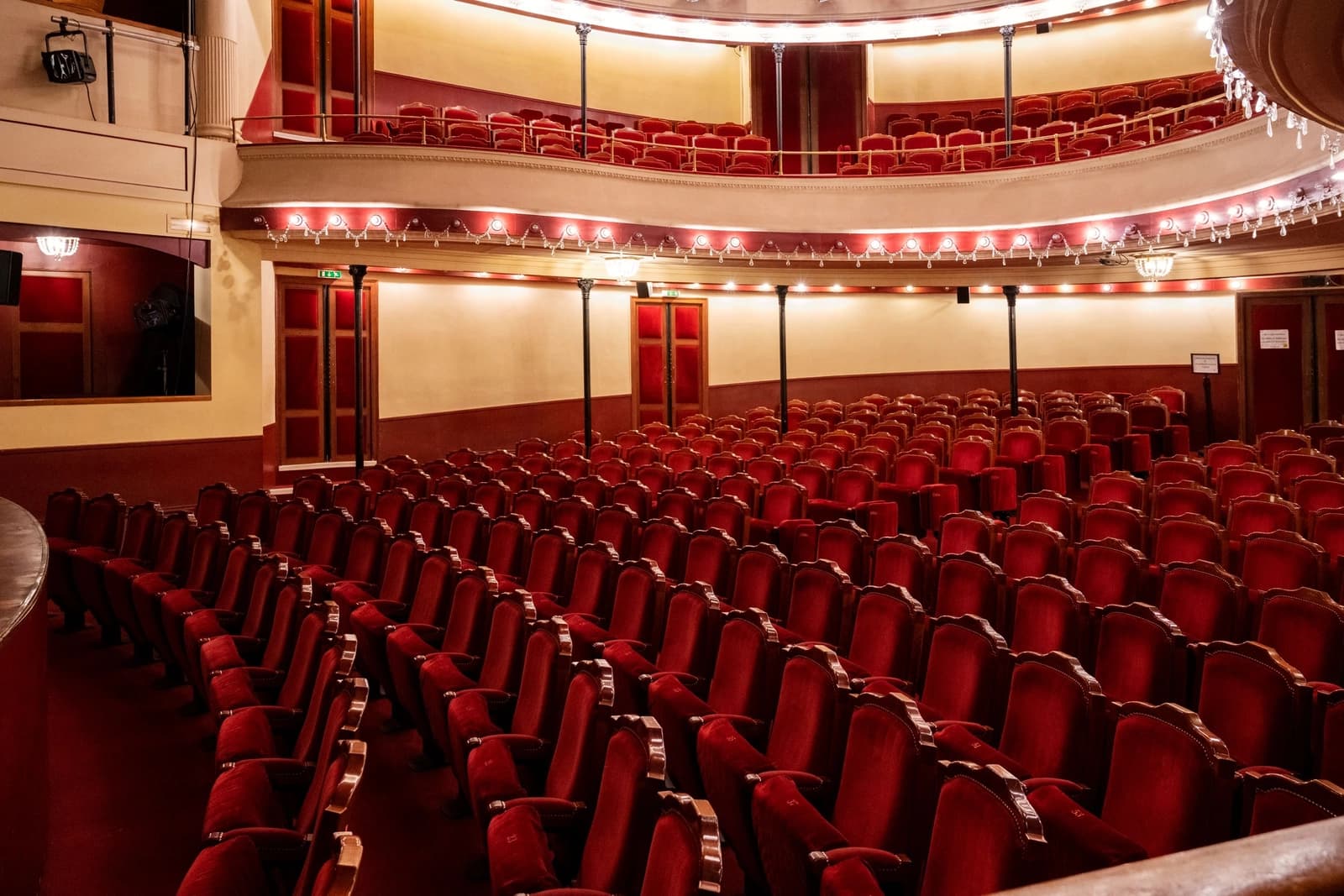 Space Typical Italian theater - 4