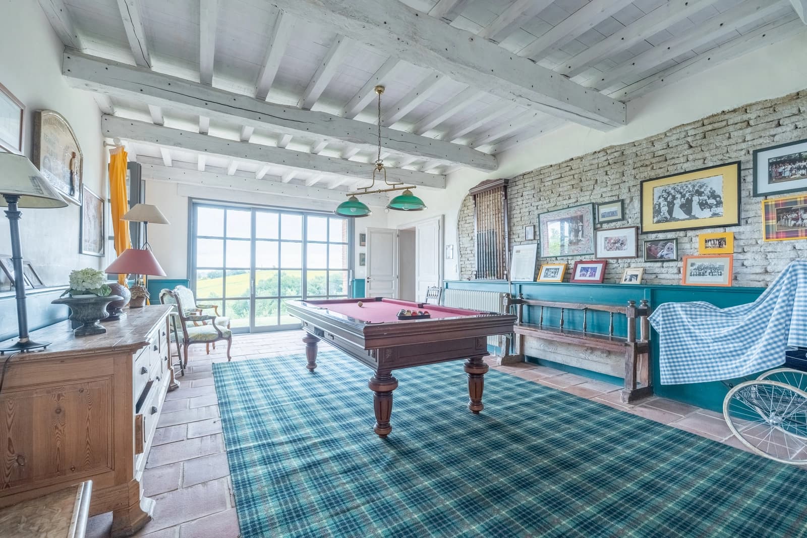 Space Large family home with magnificent views - 3