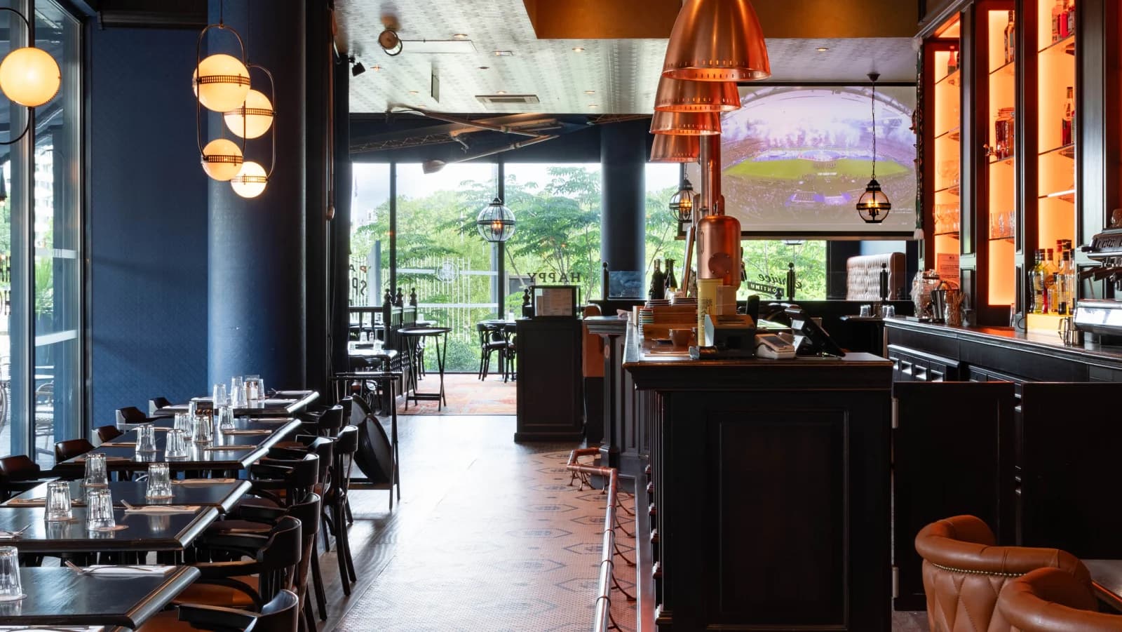 Space A warm and emblematic establishment in the heart of the docks - 0