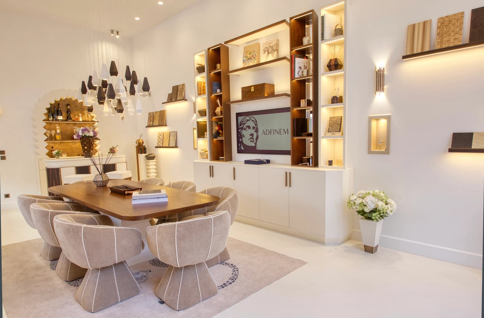 Space An exceptional showroom on the outskirts of Paris - 1
