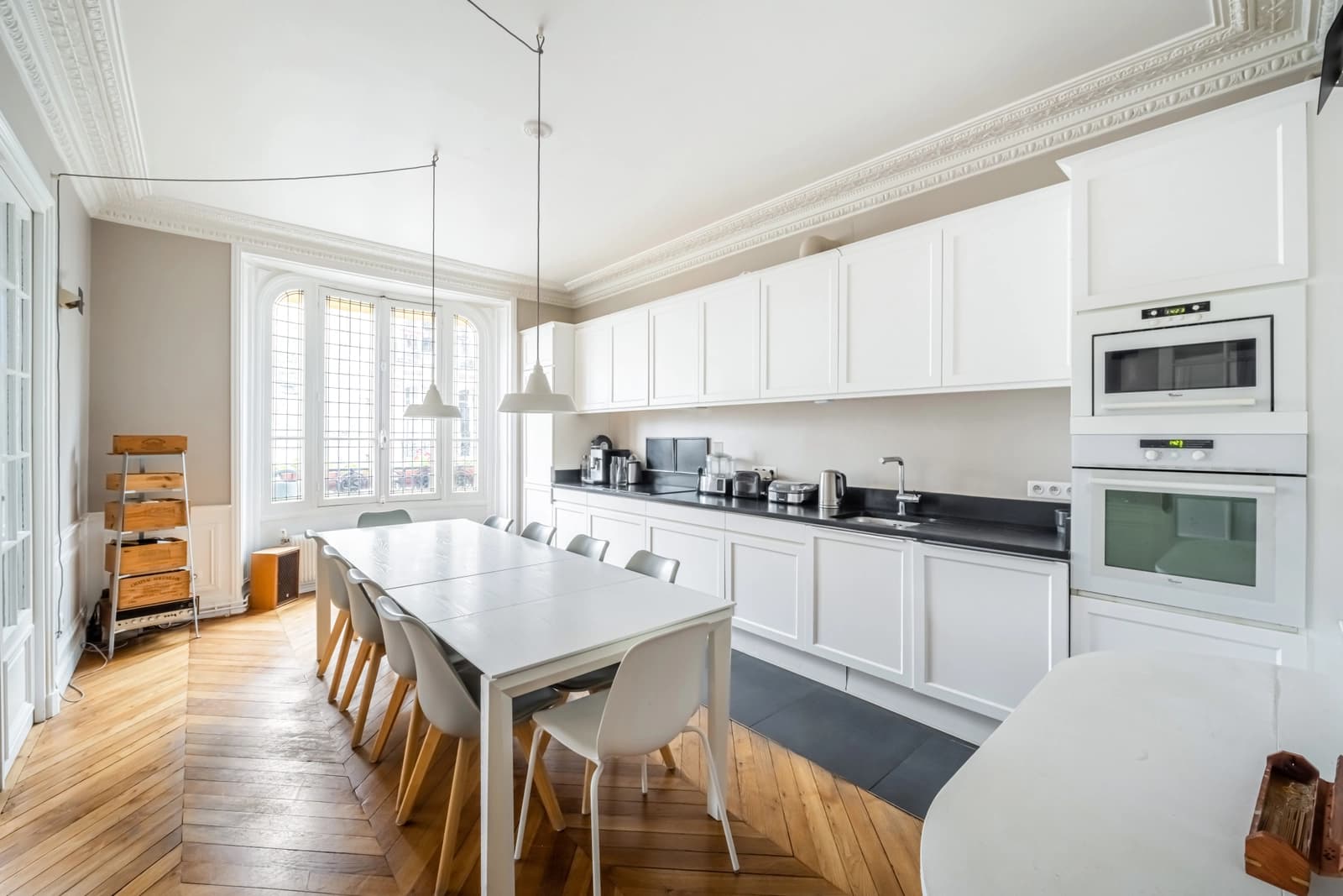 Space Warm and bright Hausmann apartment - 4
