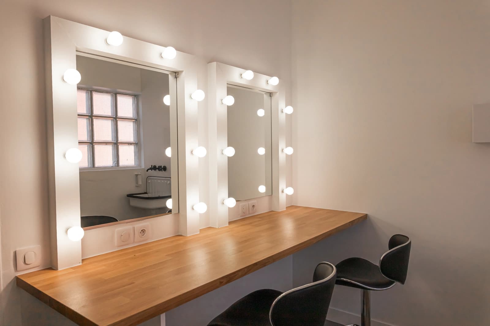 Space Photo and video studio. Cyclorama with two faces + soundproof floor - 2