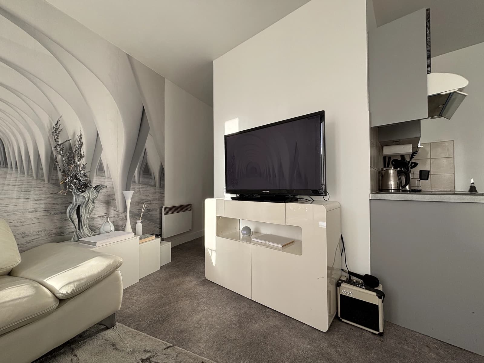 Espace Appartement moderne et futuriste avec décor organique et lumière naturelle - 1