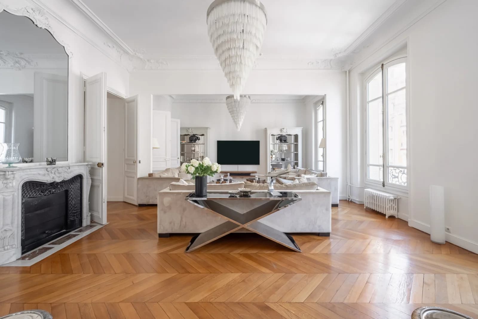 Space  Luxurious, elegant and charming Haussmann apartment for rent in the heart of Paris - 5