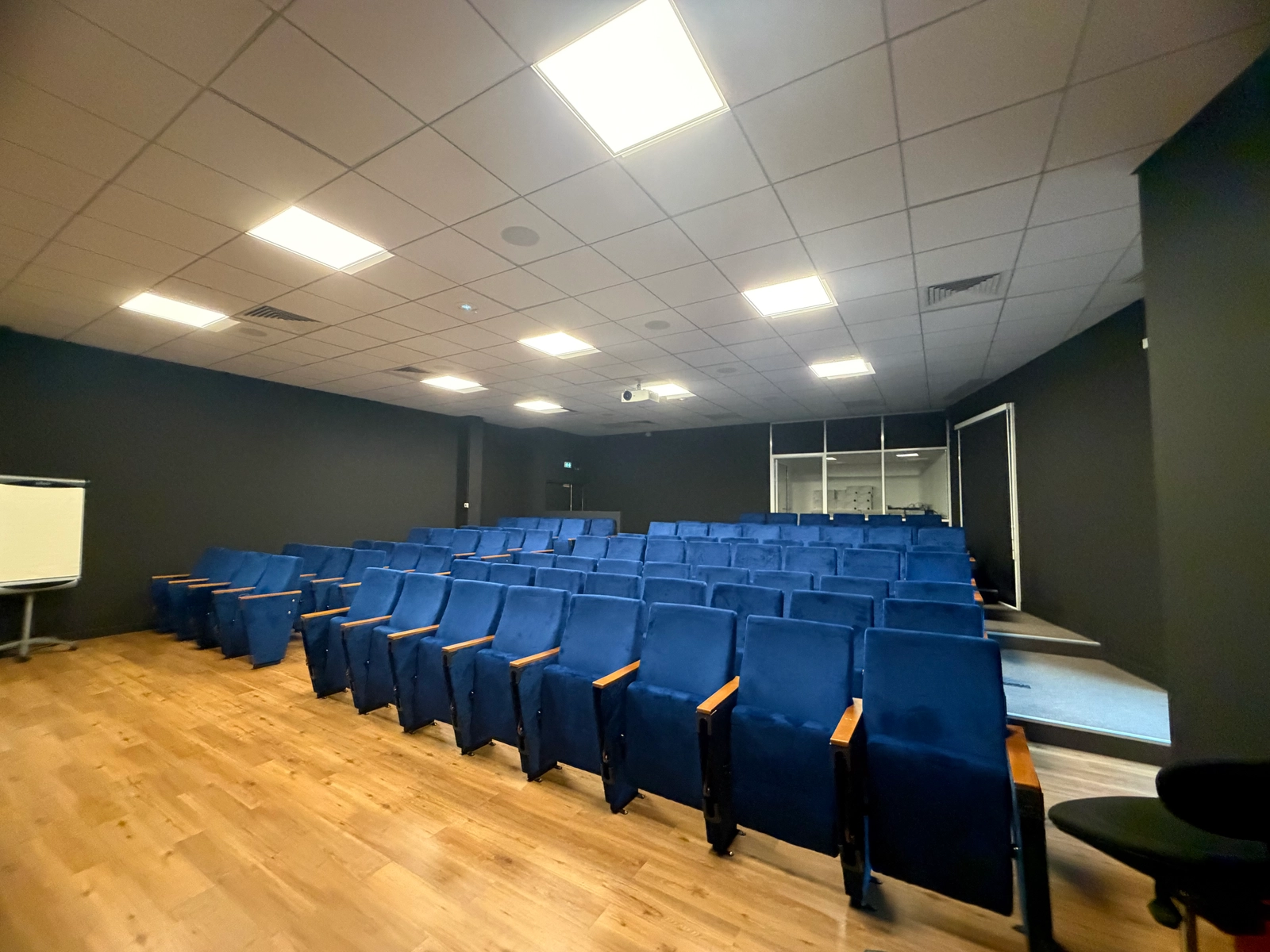 Espace Salle de projection et de conférence de 90 personnes - 2
