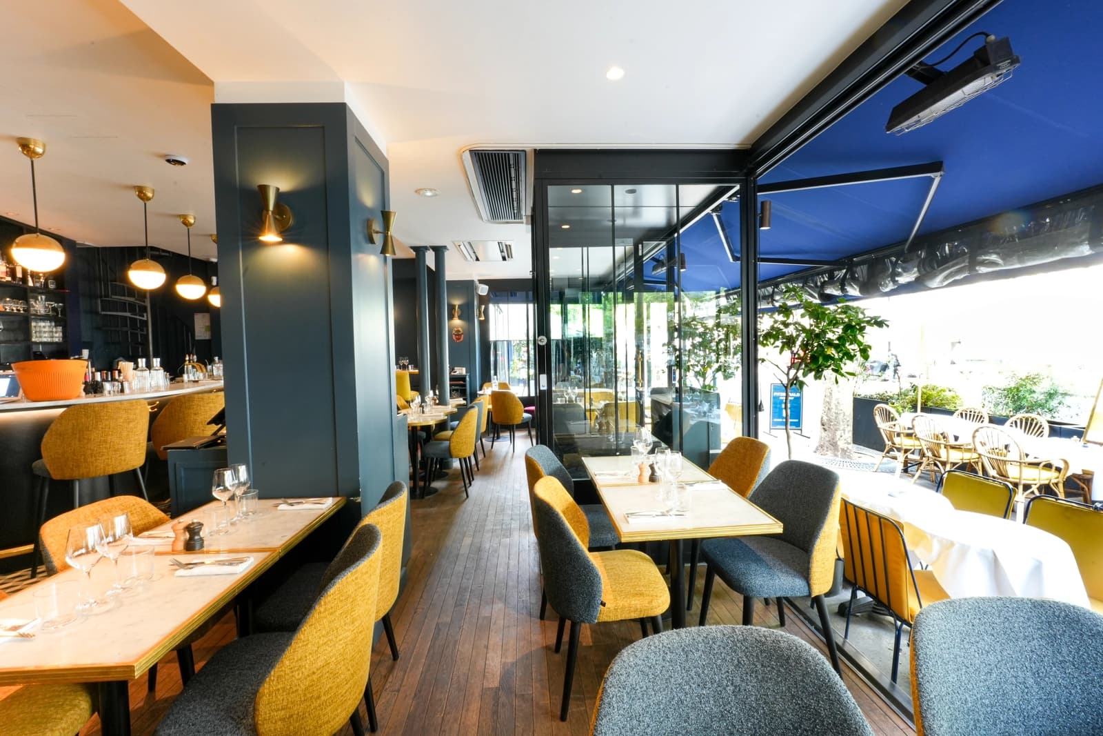 Space Restaurant near the Eiffel Tower with a discreet speakeasy - 2