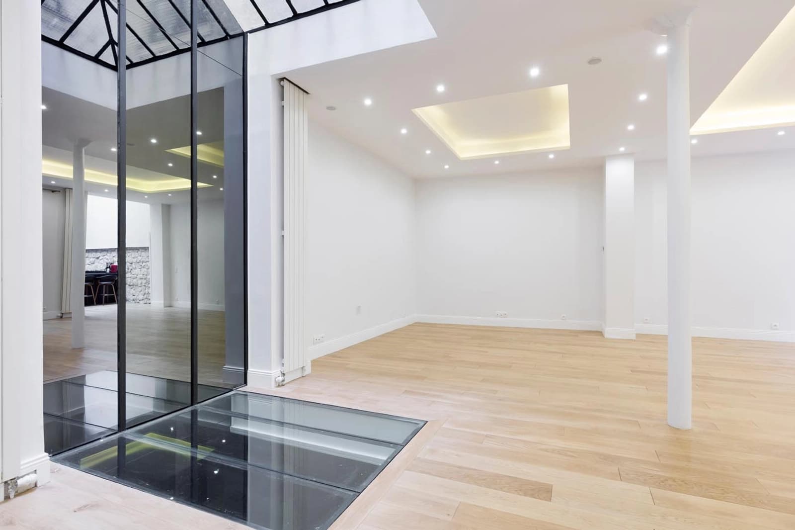Living room in Art gallery and atypical courtyard - 1