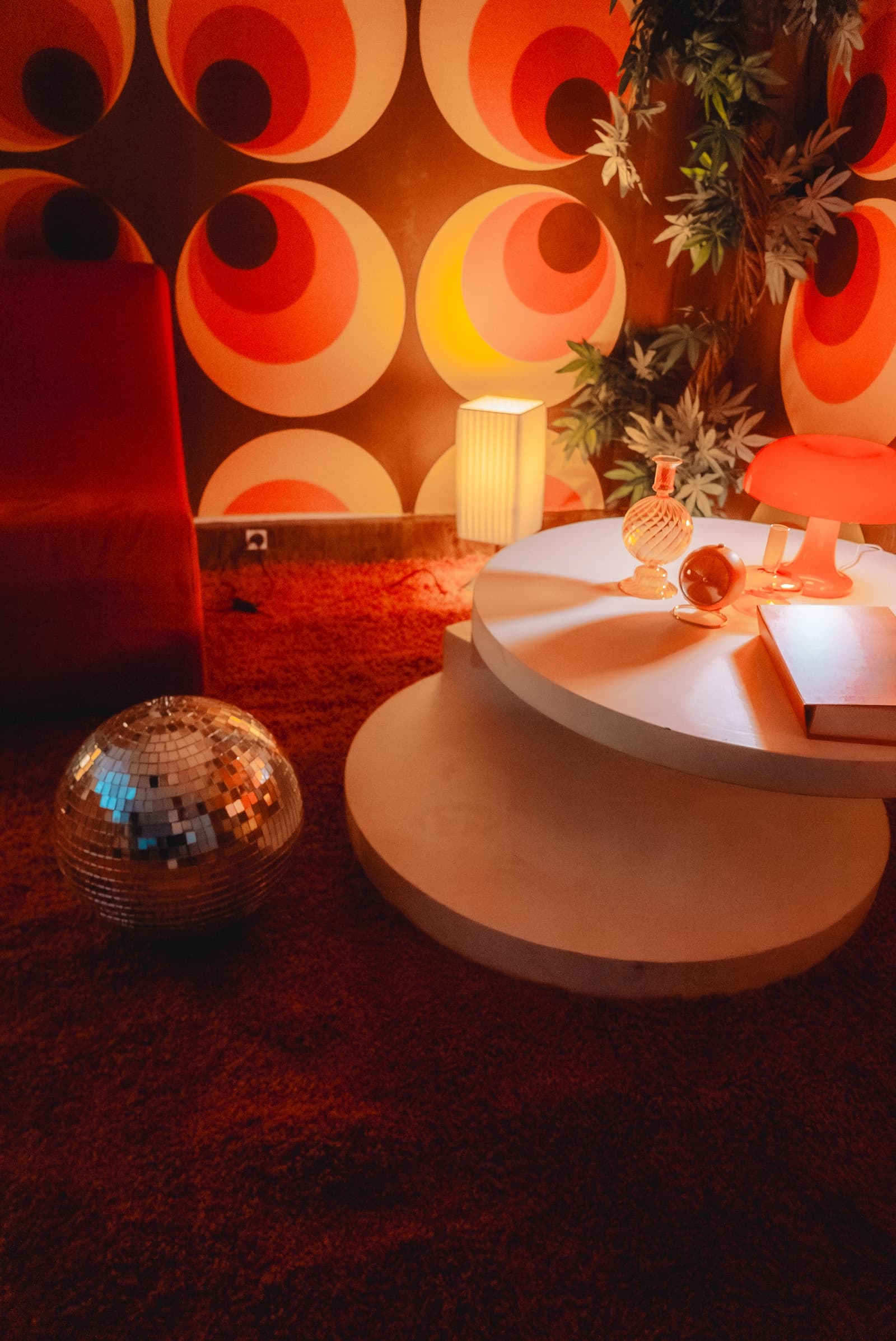 Espace Décor orange années 70 pour tournage et shooting - 2