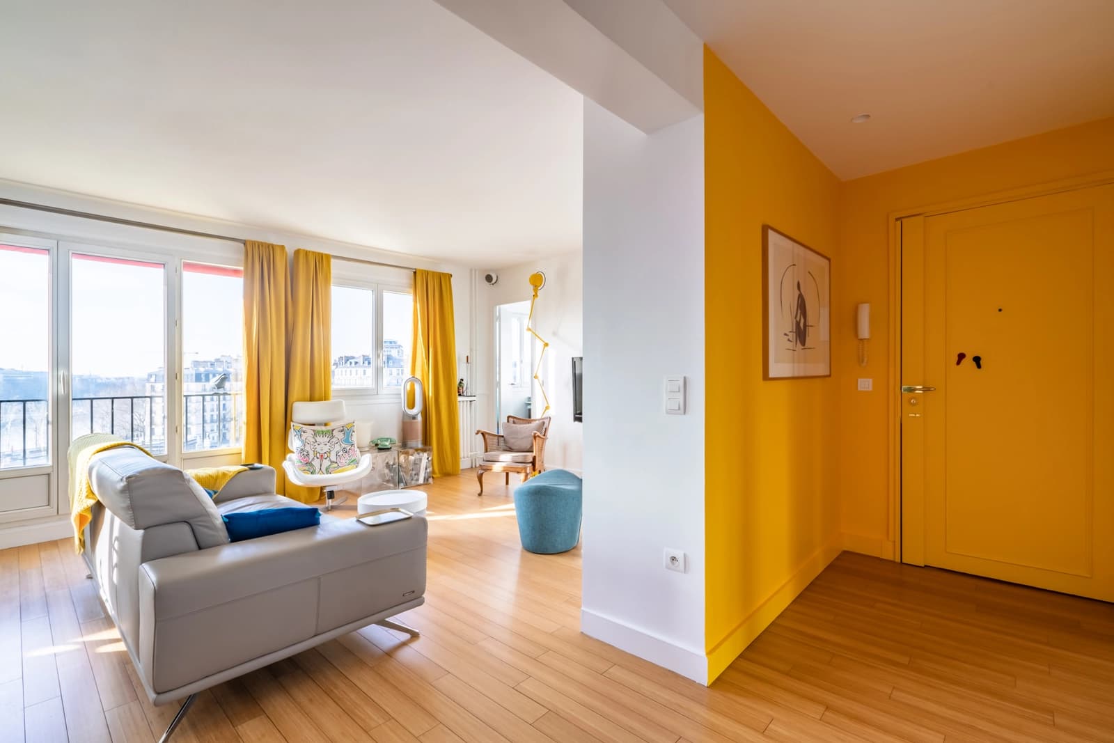 Living room in View of the Seine and Eiffel Tower from Bastille, Gare de Lyon - 1