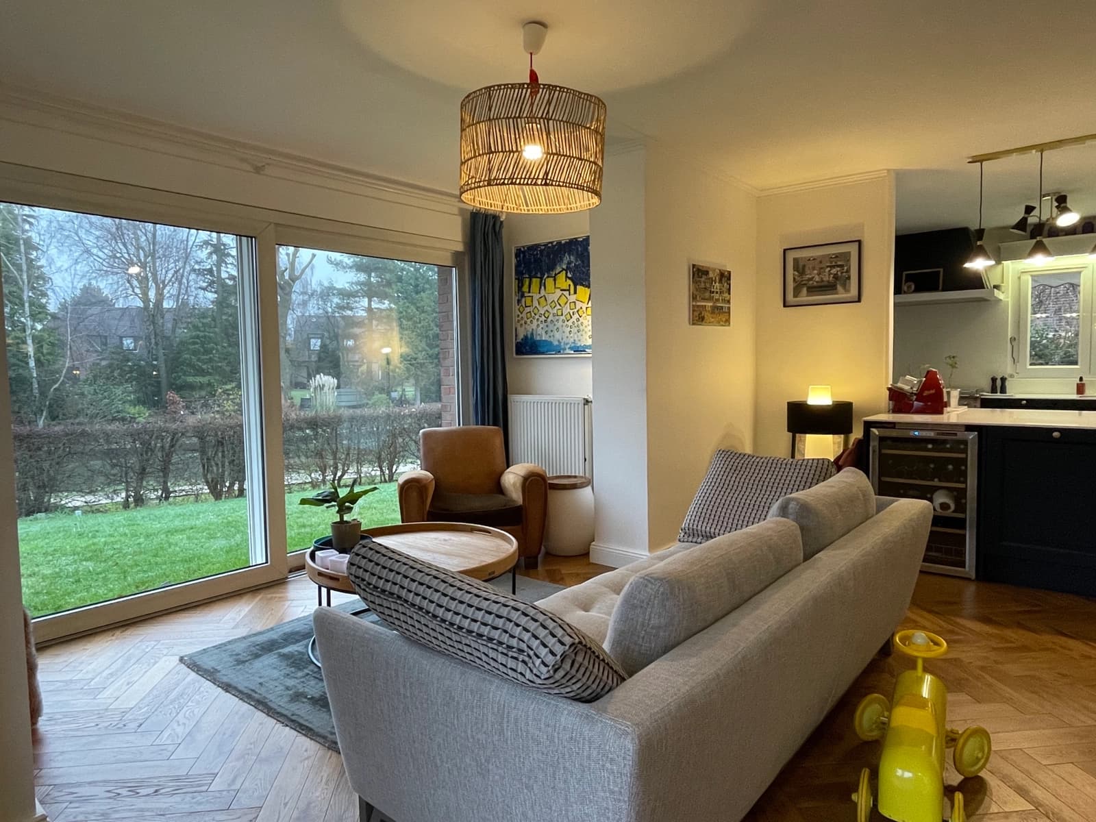 Living room in Beautiful waterfront house - 1