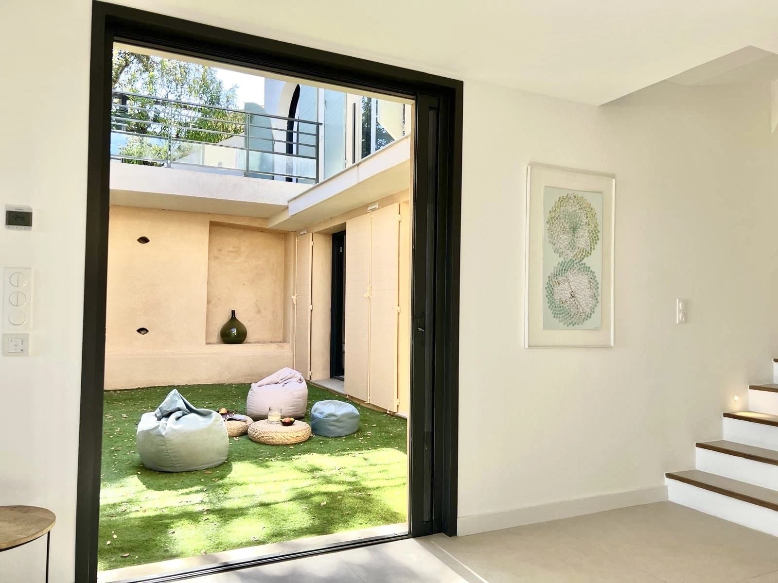 Space La Joliette: Magnifique Villa sur la plage - Prix TF1 - 2